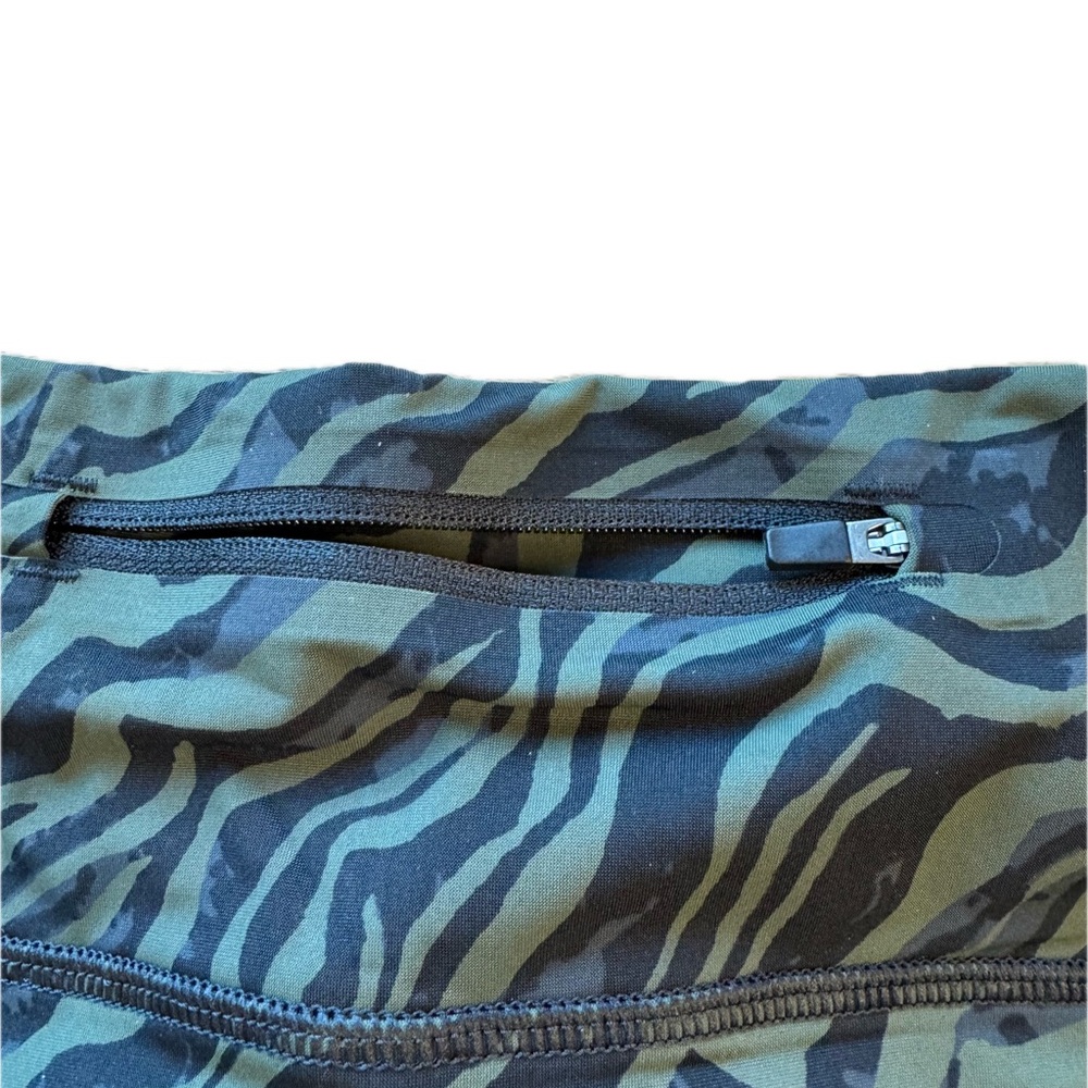 SWEATY BETTY Zero Gravity Leggings 7/8 Length 60cm/24" Large Green Black Zebra - Picture 5 of 11